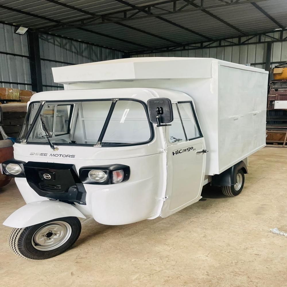 E Rikshaw Loader Close Box - Battery Capacity: 105ah Ampere-hour (Ah)