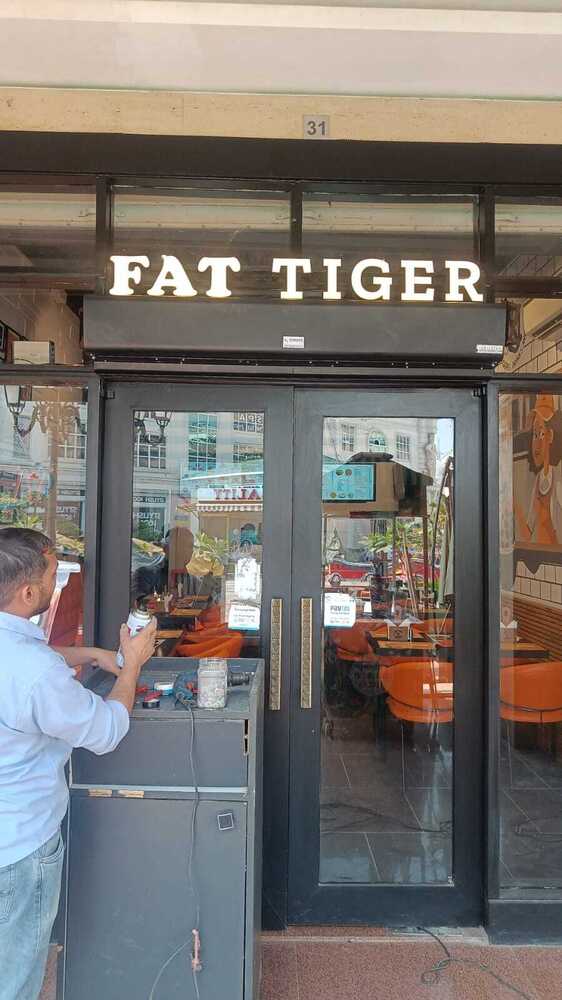 Air Curtain - Frequency: 50-60 Hertz (Hz)