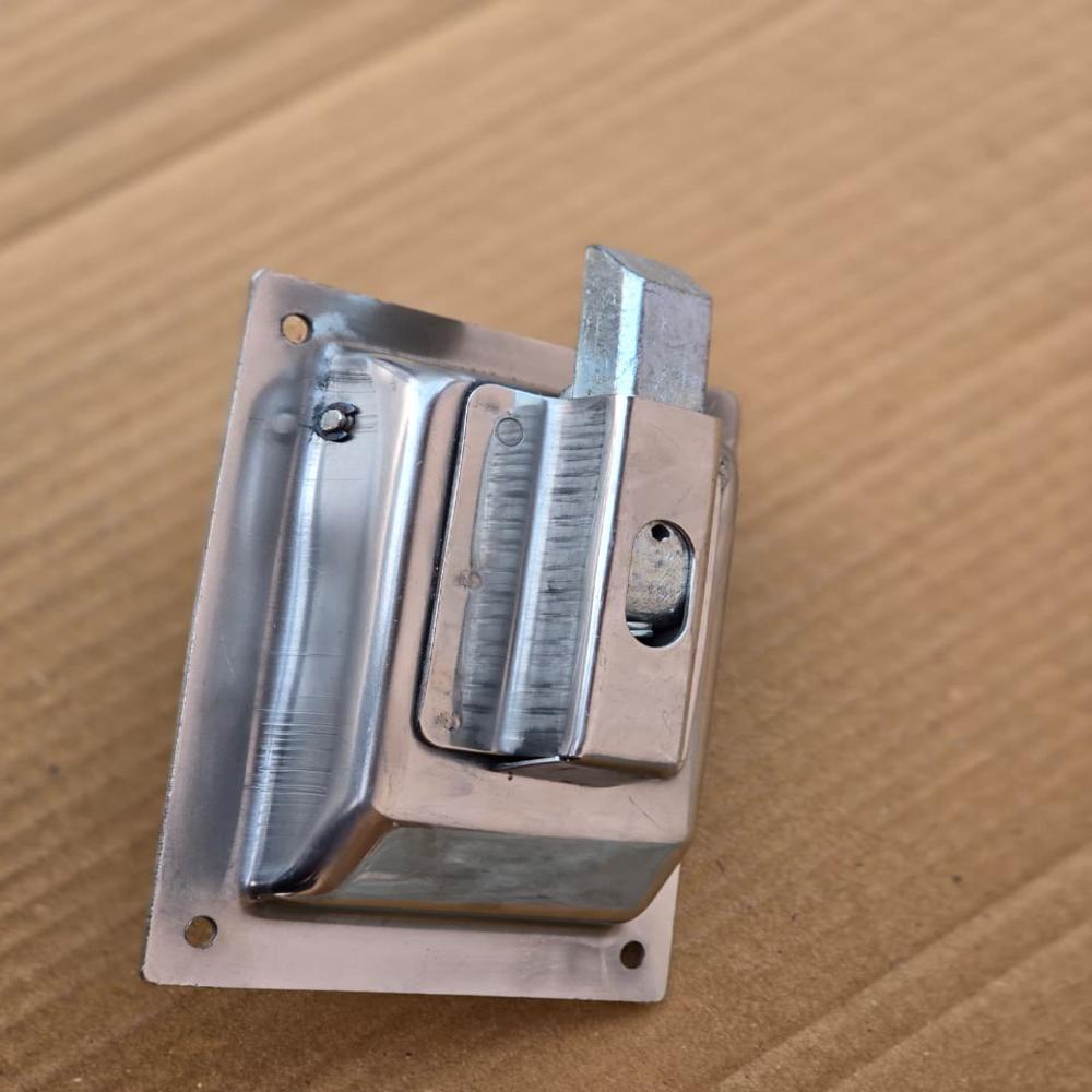 Slam Canopy Lock with Lever