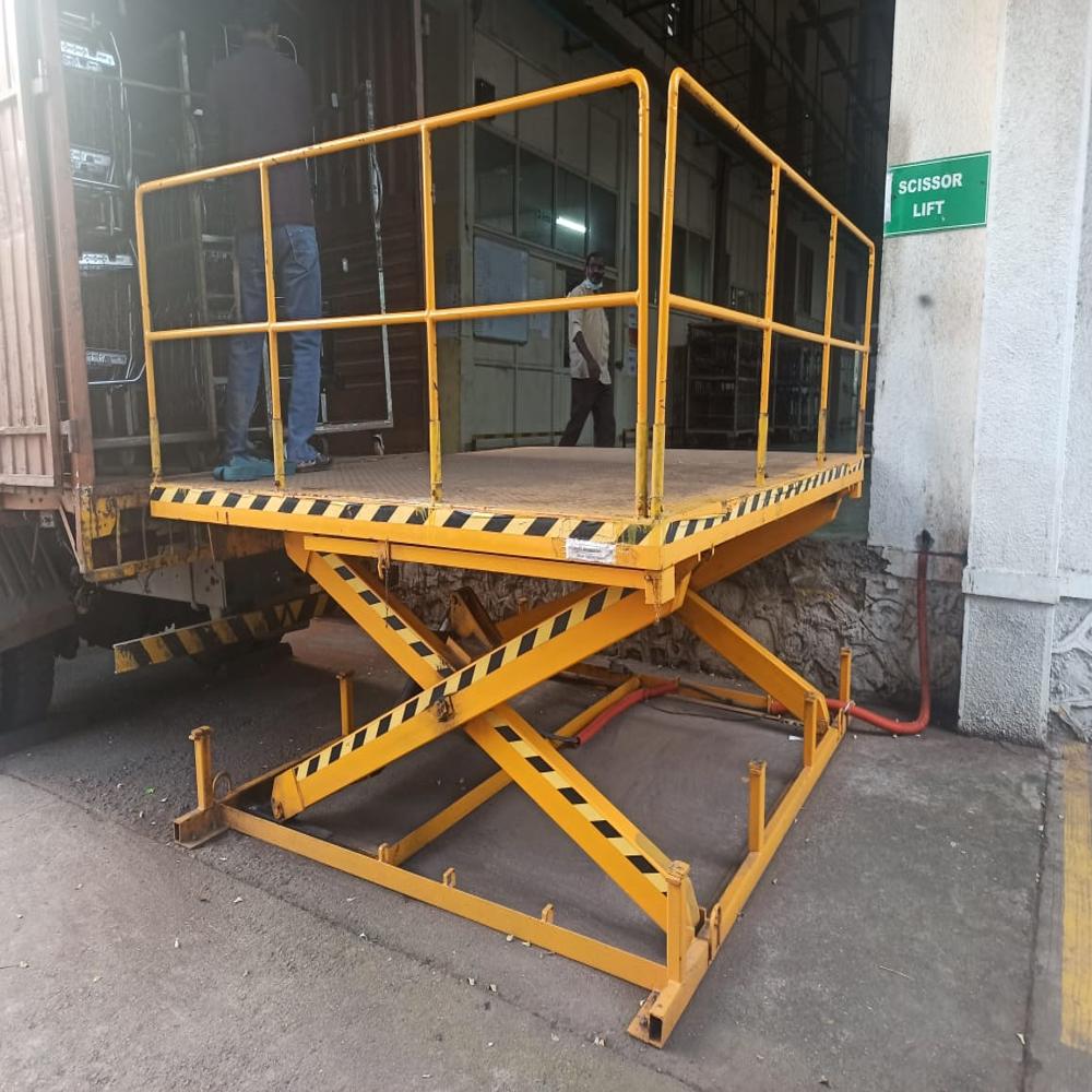 Electrohydraulic Scissor Lift - Attributes: Easy To Operate