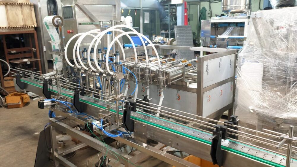 Pneumatic 6 Nozzle Bottle Filling Machine - Application: Food