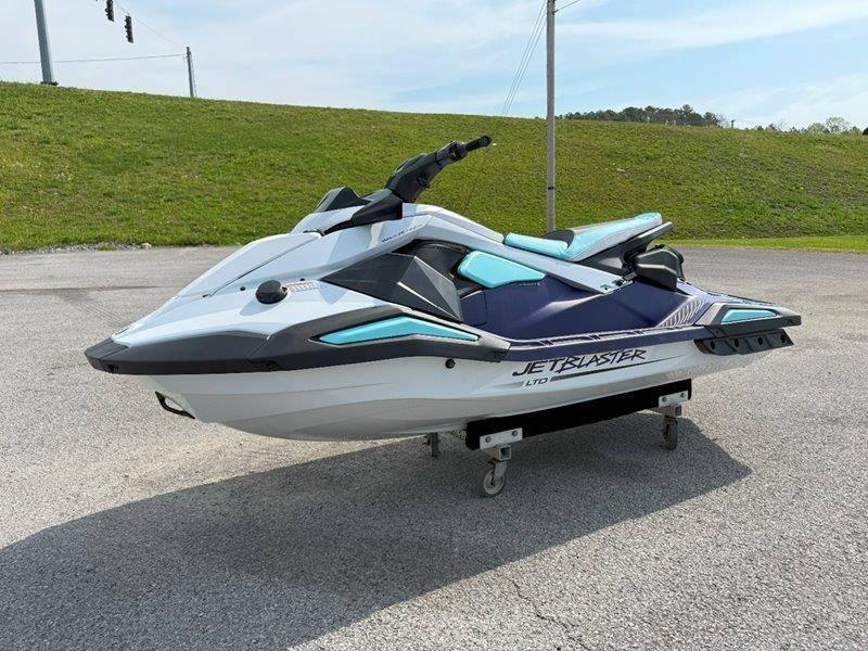 Yamaha Jetblaster - Capacity (Person): 1-3 Person