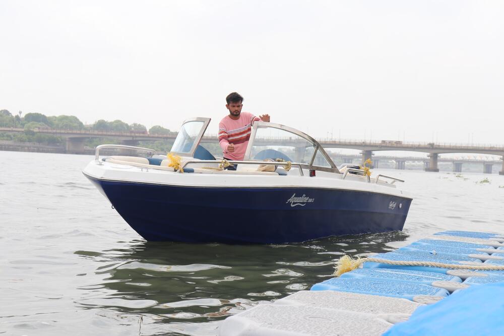 Guj Craft Aqualine 560 S Jet Ski Boat - Capacity (Person): 8 Person