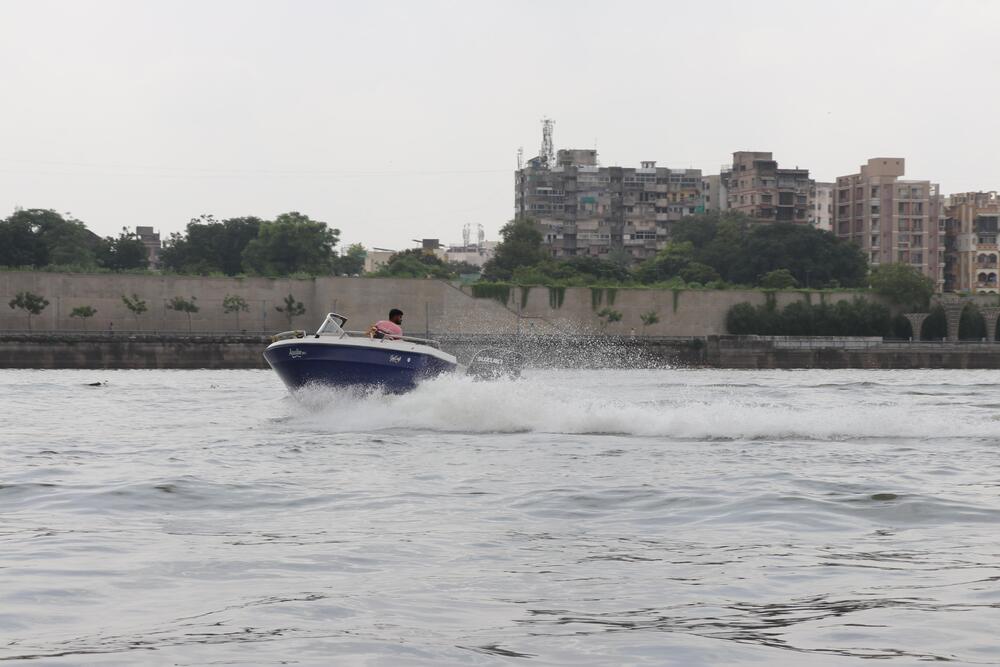 Guj Craft Aqualine 560 S Jet Ski Boat - Capacity (Person): 8 Person