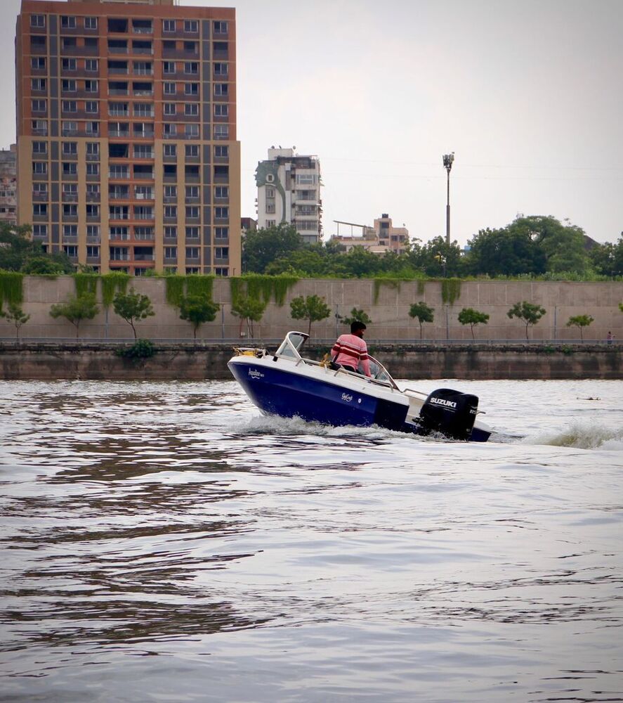 Guj Craft Aqualine 560 S Jet Ski Boat - Capacity (Person): 8 Person