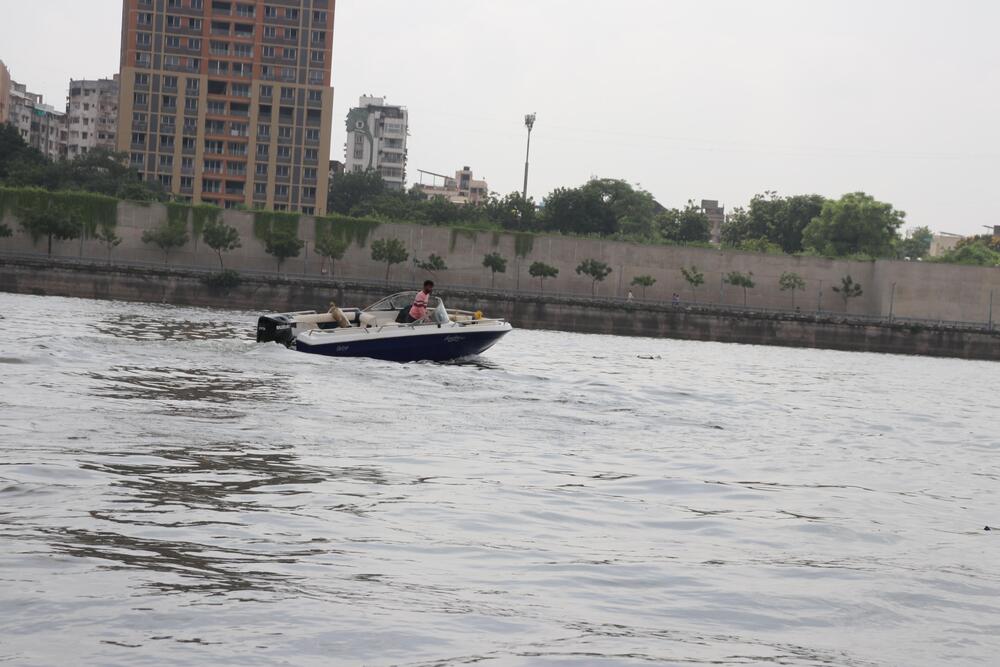 Guj Craft Aqualine 560 S Jet Ski Boat - Capacity (Person): 8 Person