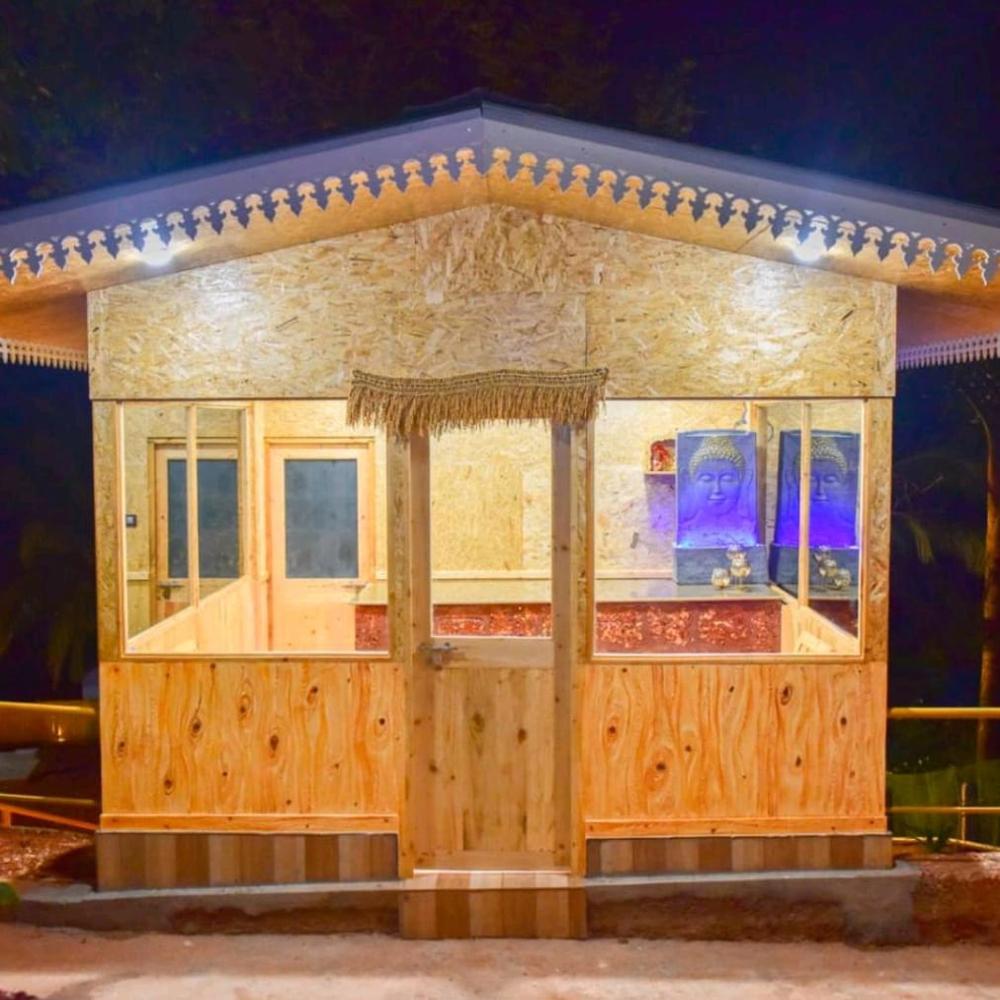 Roofing Elevation Designer Border Patti