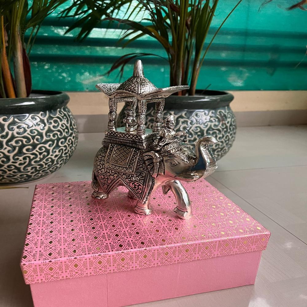 *Item Code: Beautiful Shahi Elephant With Royal Figures* - Feature: Washable