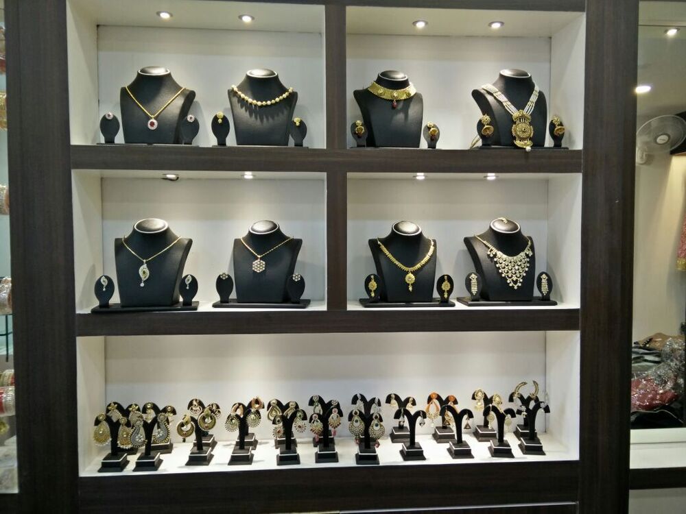 Necklace Display Stand - Features: Non-slip Base