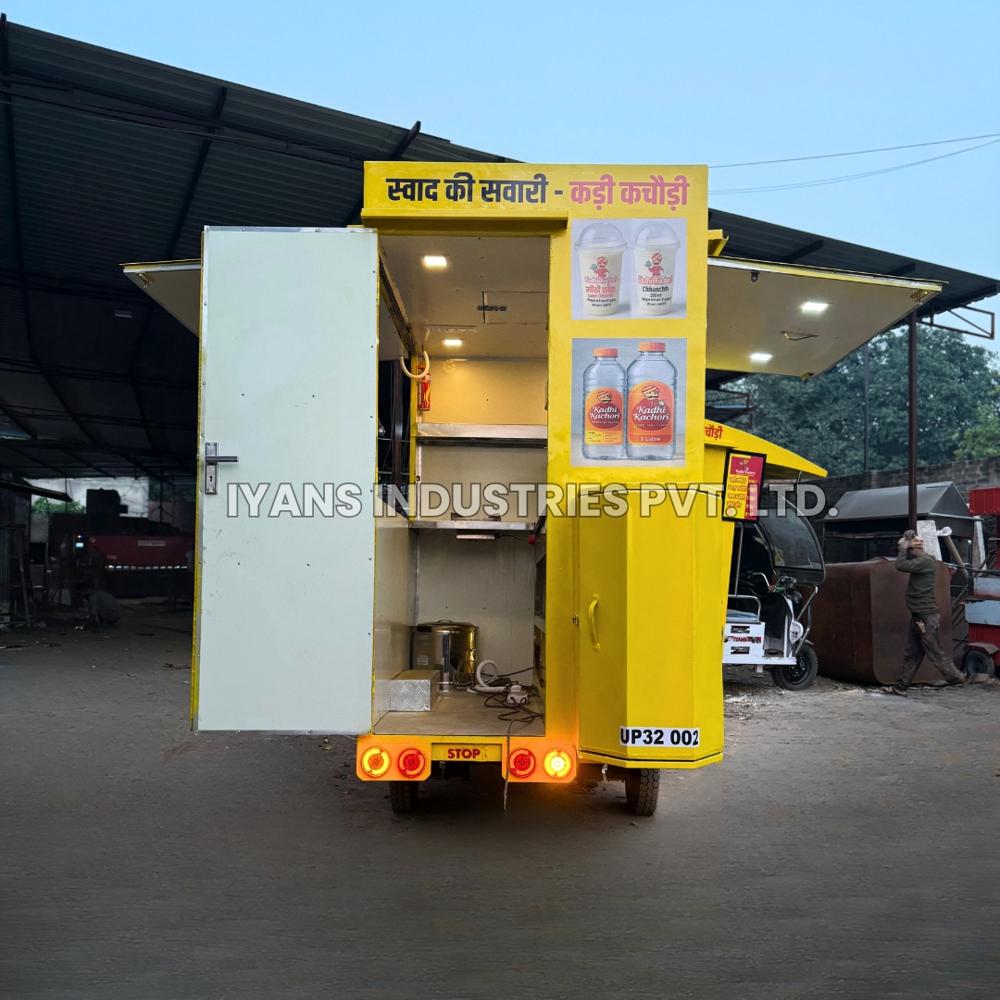 E-Rickshaw with Inside Working Kitchen