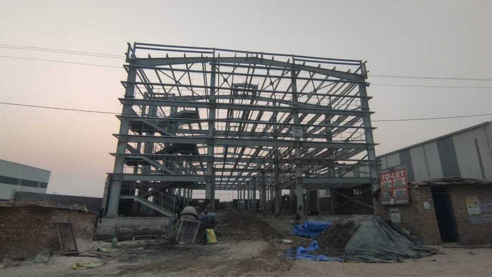 Multistory Building - Color: Silver