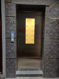 Ss Swing Door Lift - Capacity: 100-1000 Approx. Kg