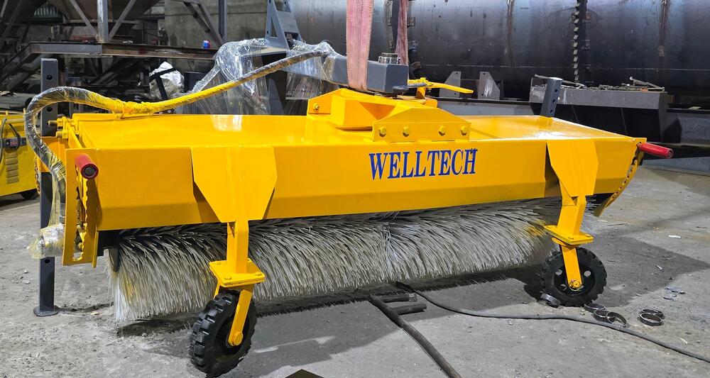 Hydraulic Road Broomer - Color: Yellow