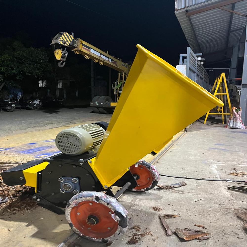 Small fire  wood chipper 