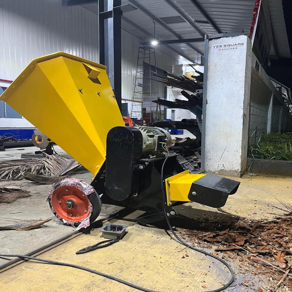 Small fire  wood chipper 