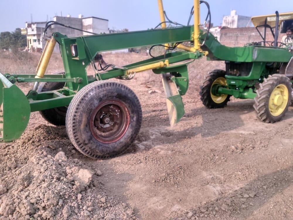 Tractor Mounted Grader - Color: Green