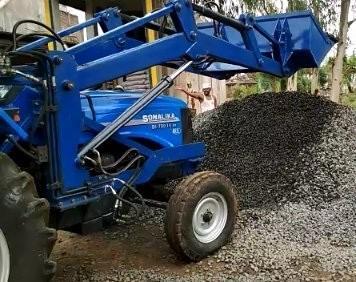 Tractor Mounted Loader - Color: Green