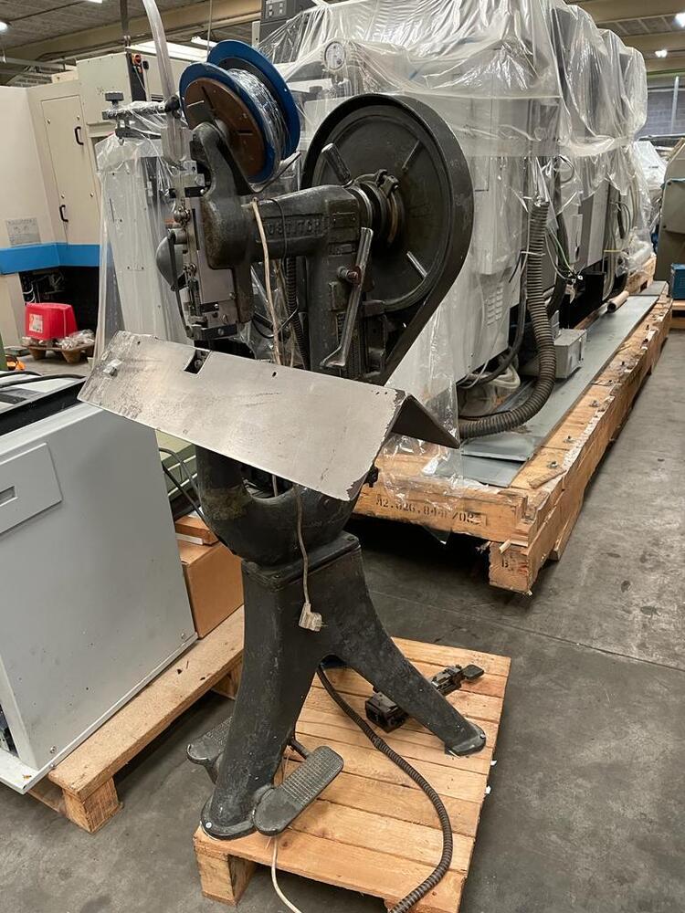 Boston Wier Stitching Machine