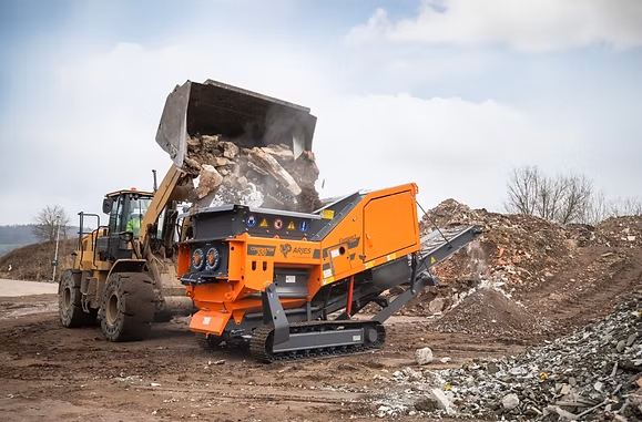 Compaktor 300 Mobile Two Shaft Shredder - Capacity: 10 T/Hr