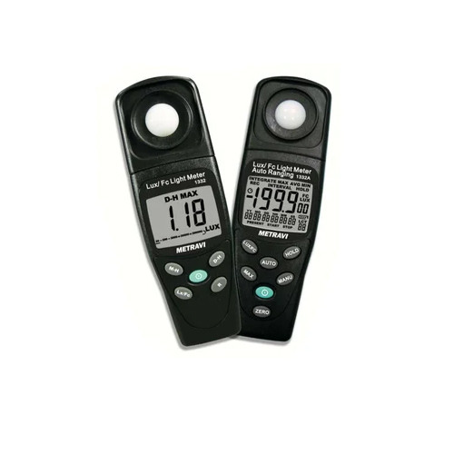 1332A Digital Lux Meter - Accuracy: A 3 %