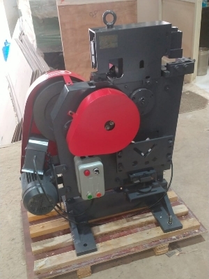 IRON WORKER PUNCHING AND SHEARING MACHINE