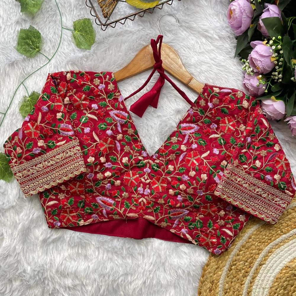 Classic Wedding Wear Saree With Beautiful Traditional Design 