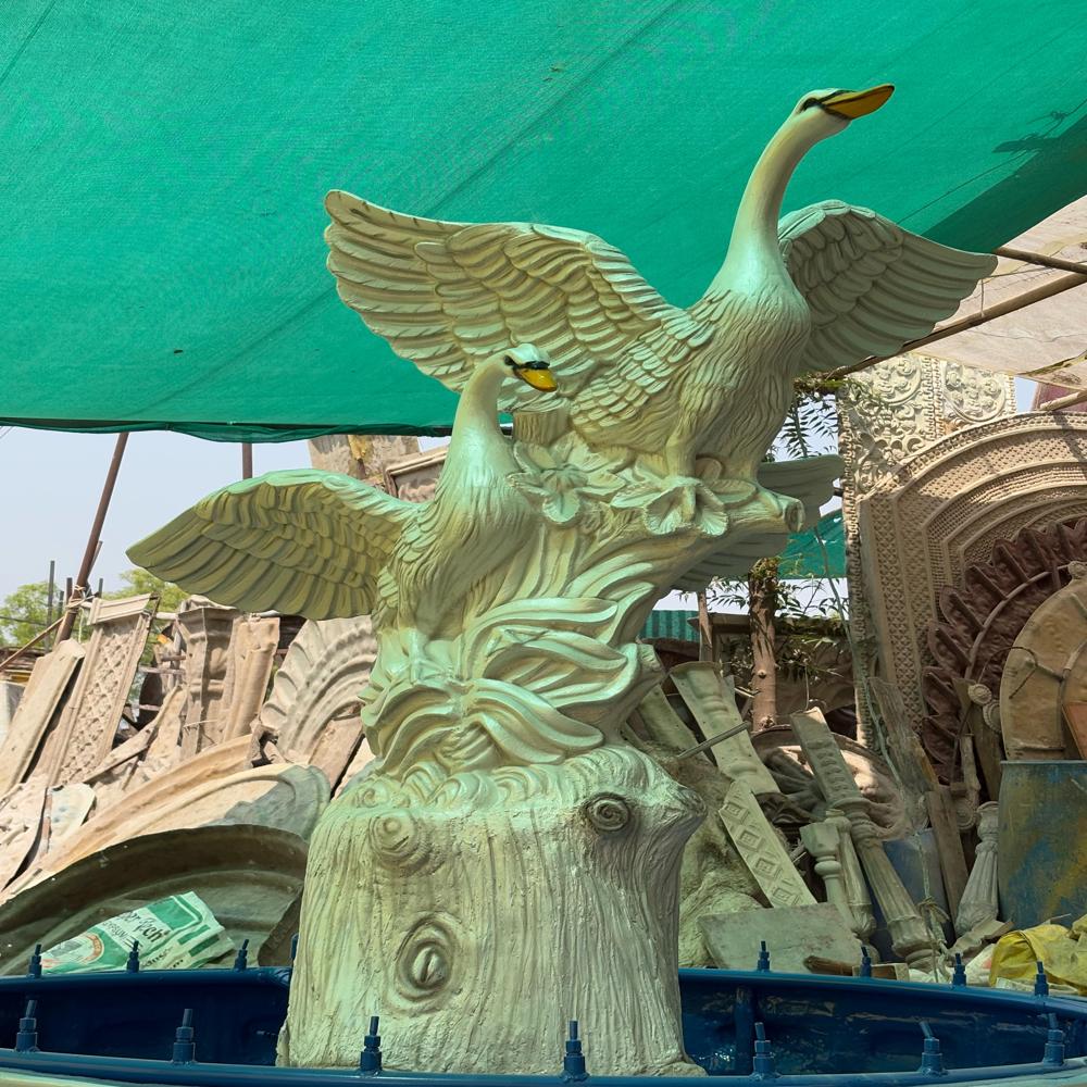 Fiber Duck Statue Fountain - Color: Muilty