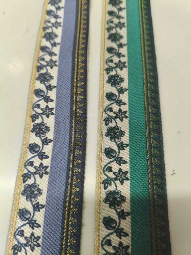चापलूसी लेस