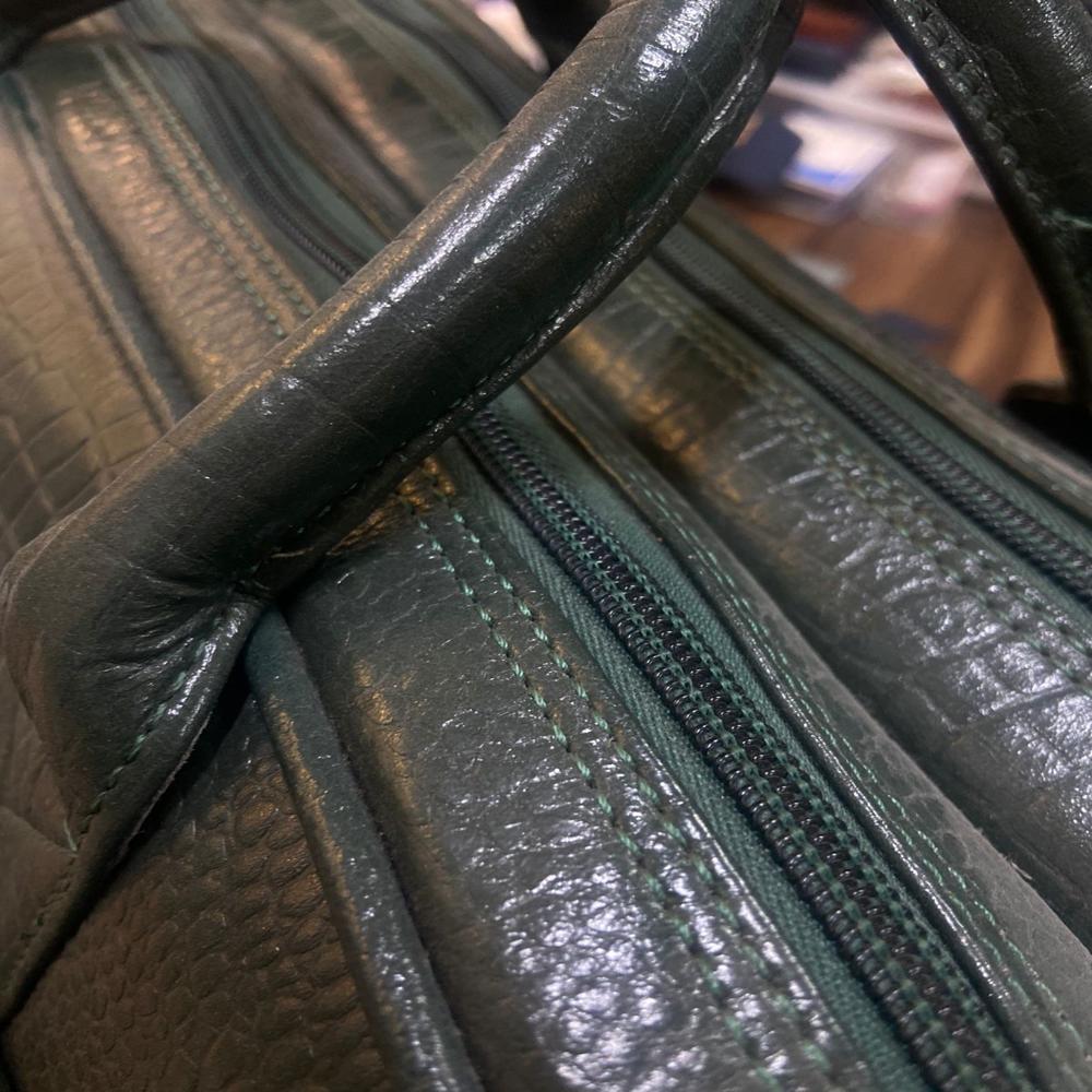 Crocodile texture laptop bag