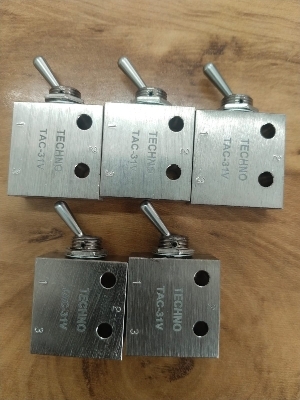 TAC-31V पनैमैटिक टॉगल वाल्व्स