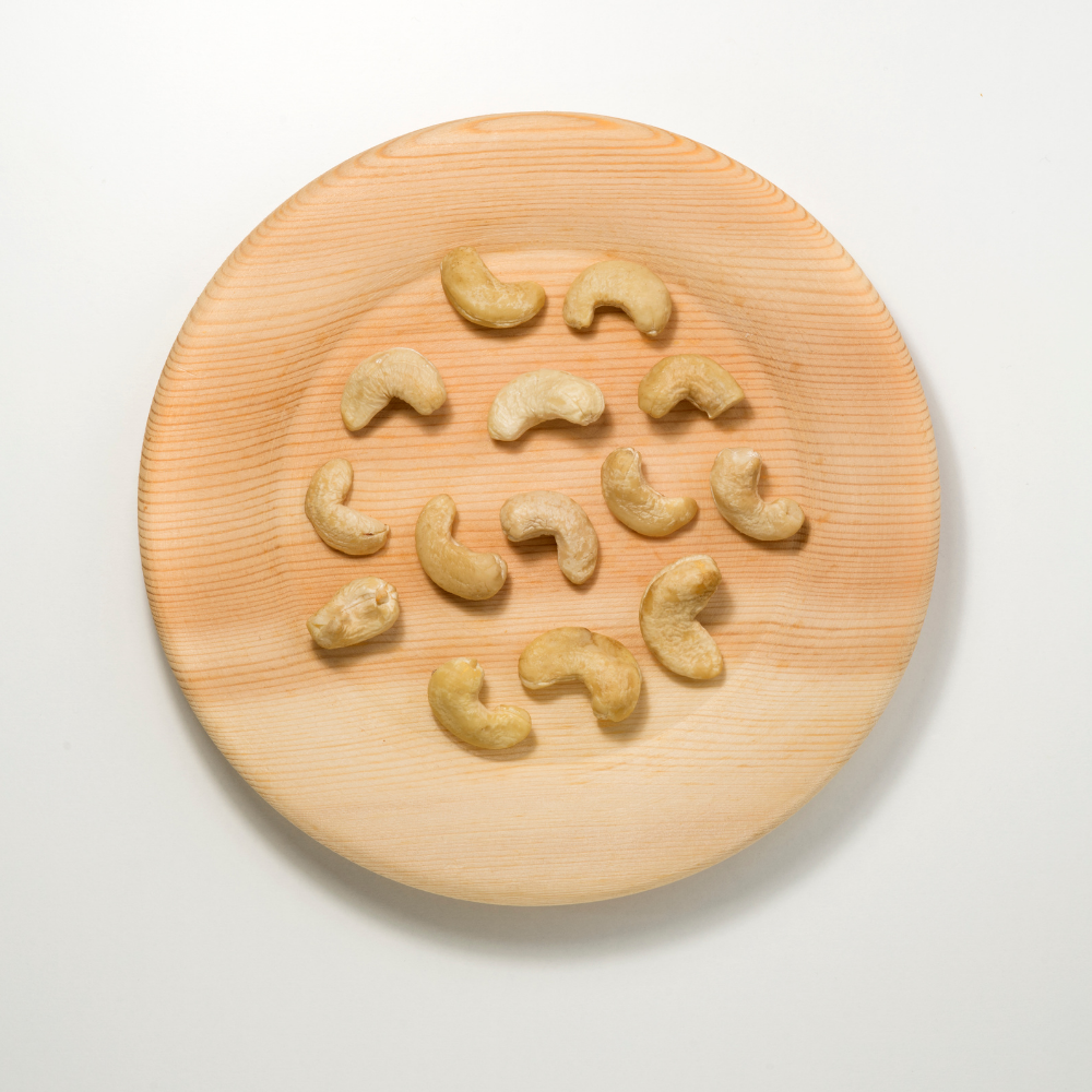 Customized Packaging Fresh Raw Cashew Nuts Nut & Kernel Snacks Wholesale in Bulk