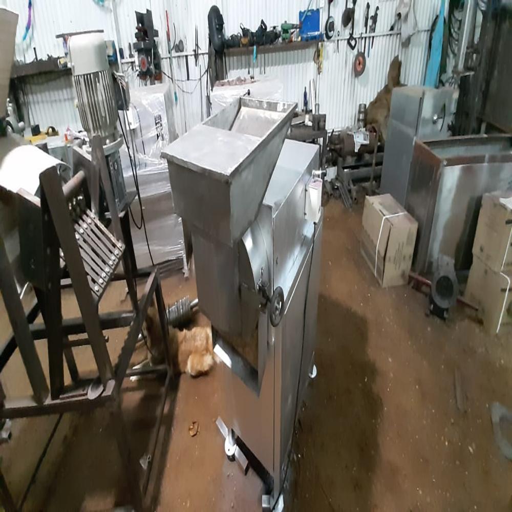 Industrial Pulverizer Machine - Color: Blue