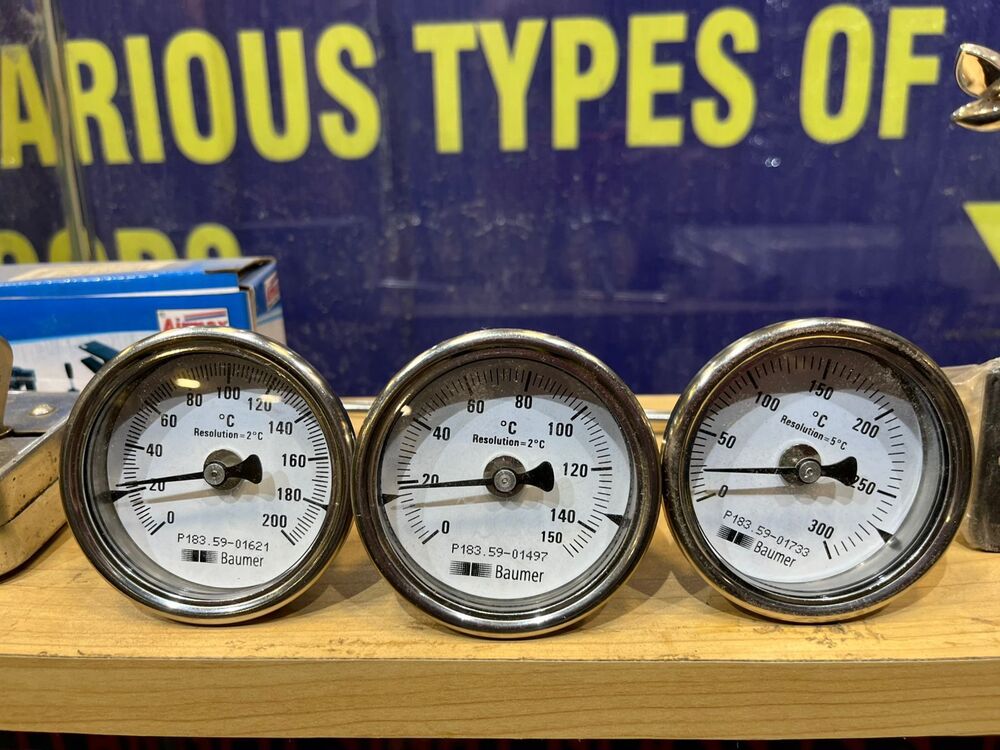 Cvd4 Baumer Temperature Gauge - Color: Silver