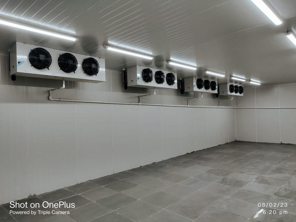 Fully Automatic Cold Storage Chamber - Color: White