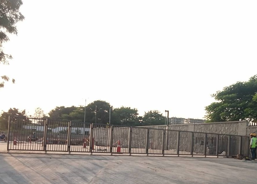 Automatic Perpendicular Sliding Gate - Size: Standard