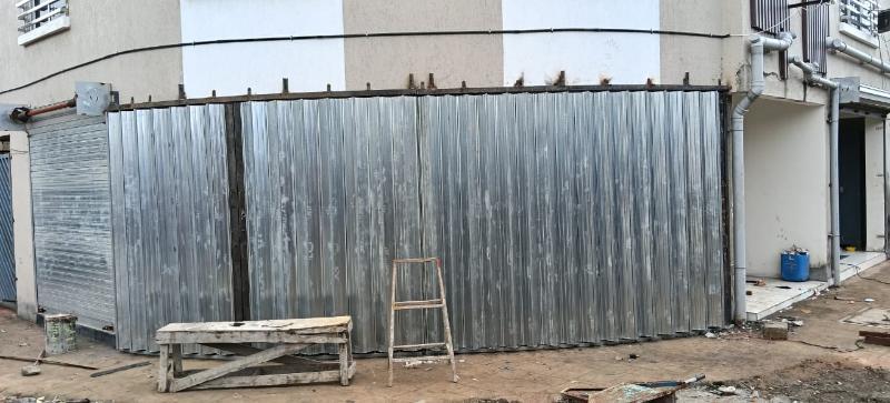 Electric Greel Gate - Color: Silver