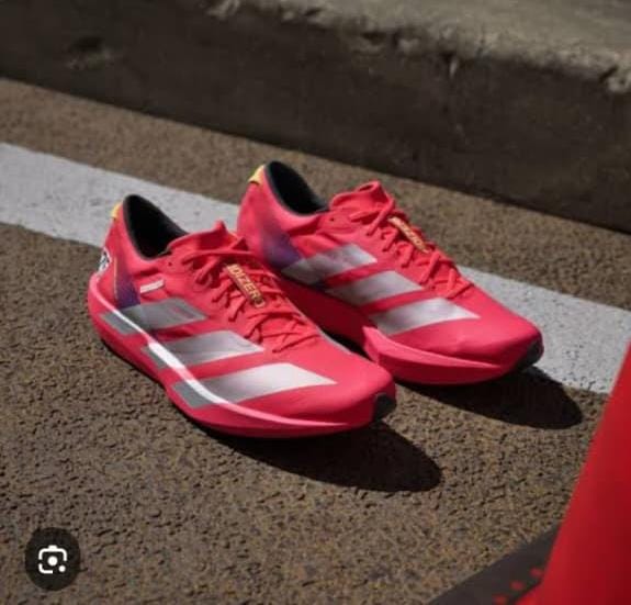 Men Sports Shoes - Color: Red