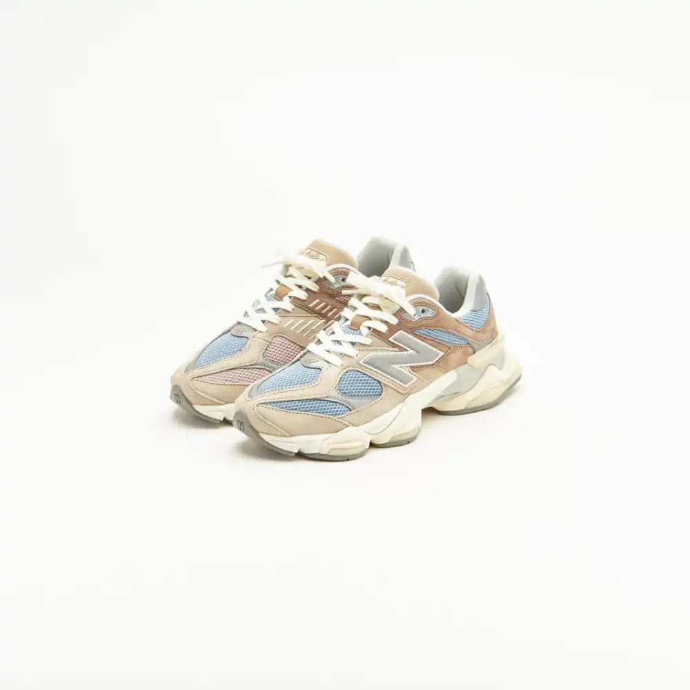 Sports Shoes - Color: White