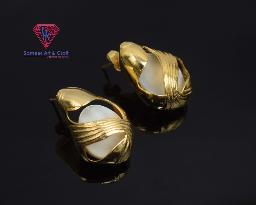 Stud Earring Brass With18k Gold Plated Mother Of Pearl Egg Style