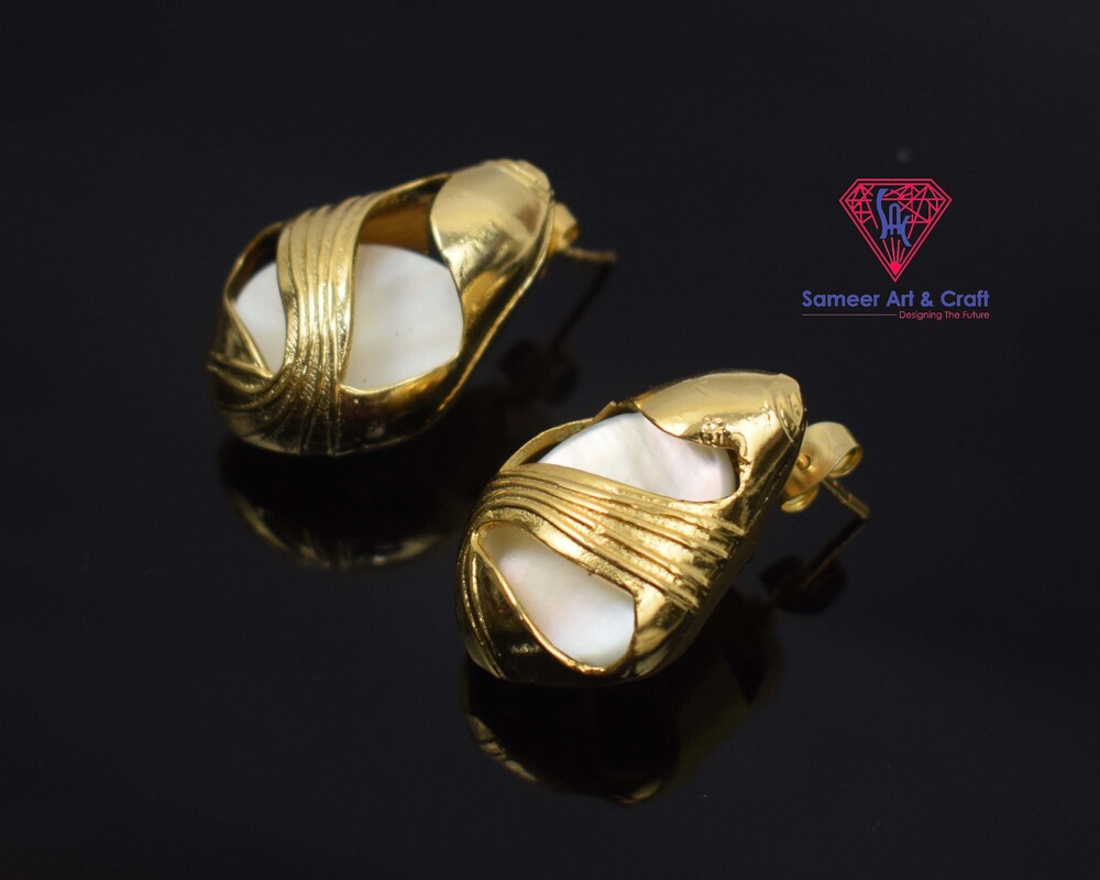 Stud Earring Brass With18k Gold Plated Mother Of Pearl Egg Style