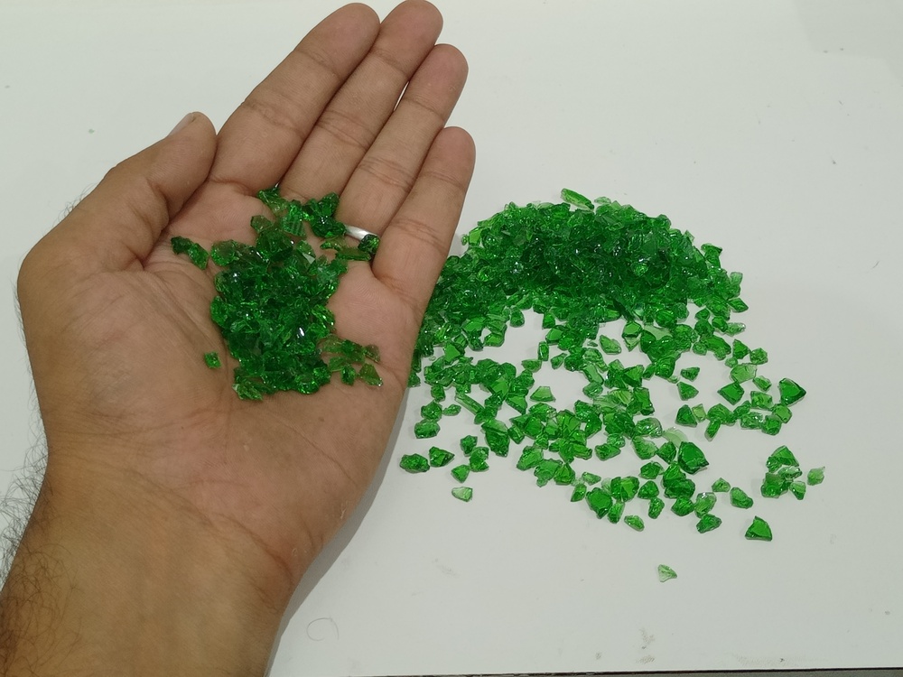 Green Glass Chips - Hardness: Rigid