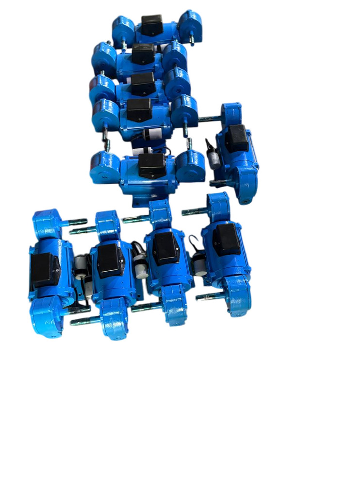 1-2Hp x 33 RPM दोनों तरफ शाफ्ट दोनों तरफ गियर बॉक्स वर्म गियर तीन या एकल चरण मोटर