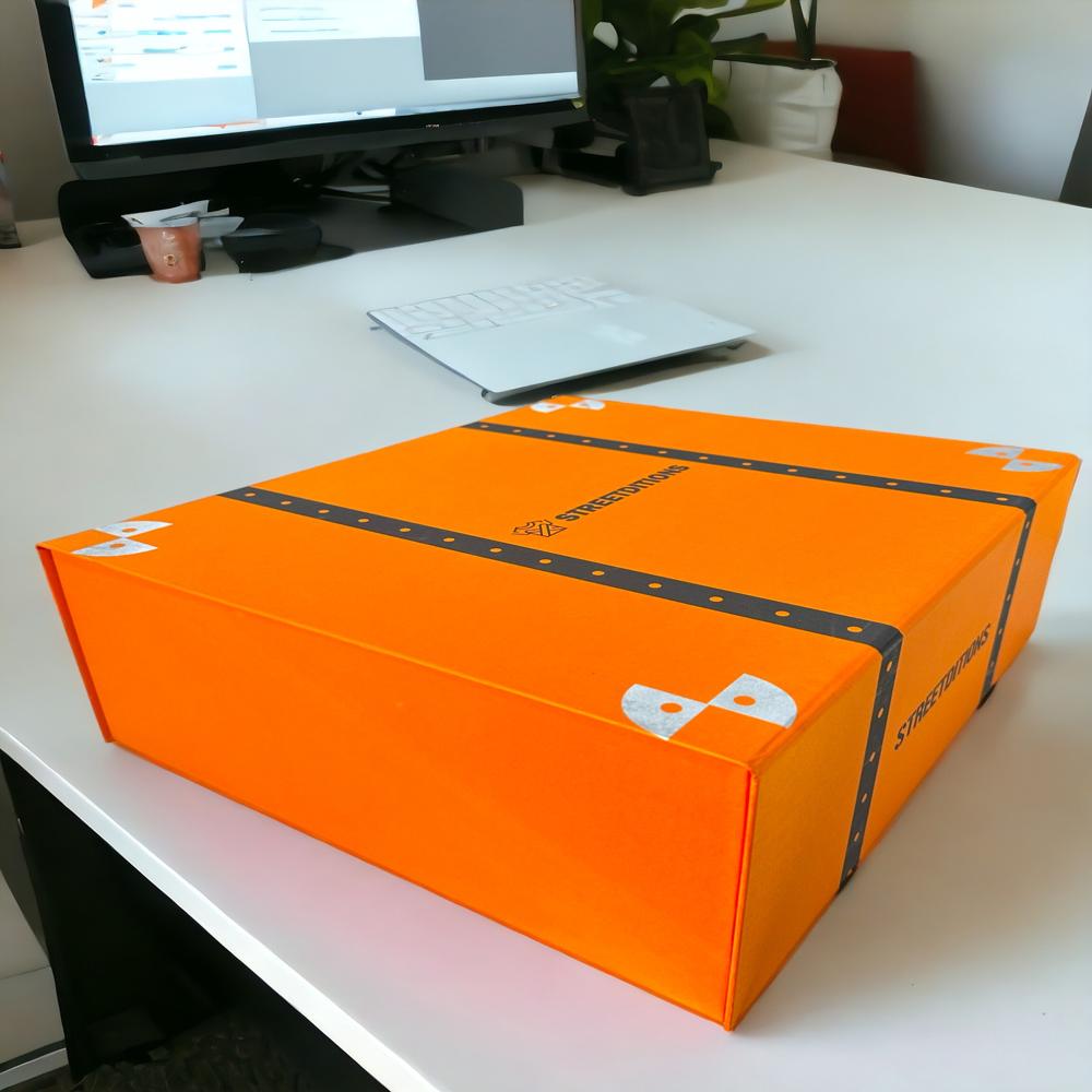 Magnetic Flap Box With Crest Print - Coating Type: Customized
