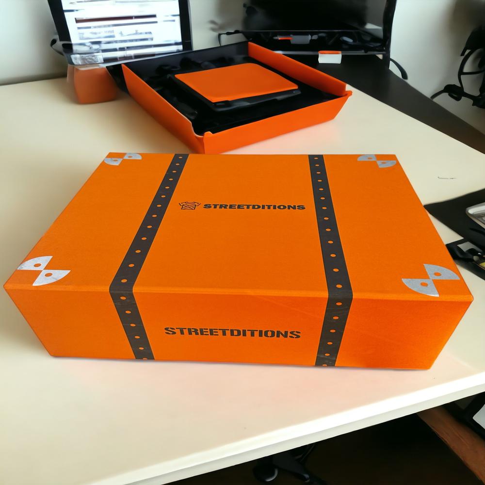 Magnetic Flap Box With Crest Print - Coating Type: Customized