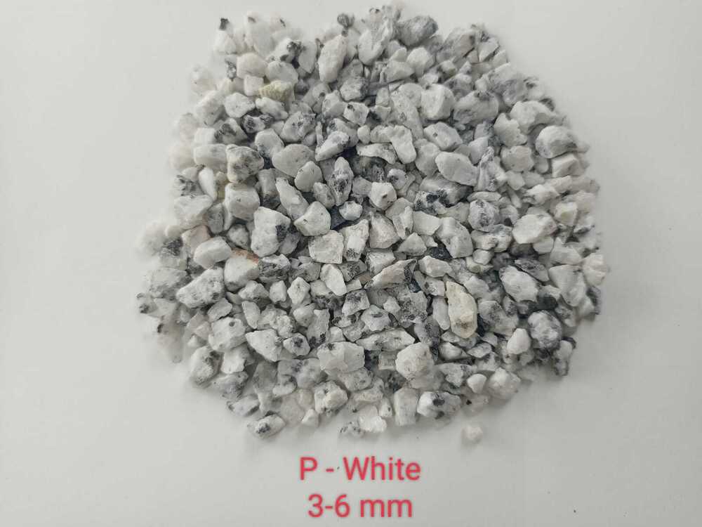 p-white granite stone cheshed chips with 3-6 mm size special for flooring and wall textur aplication