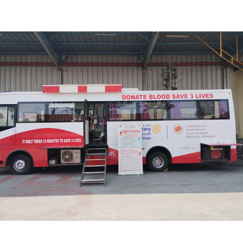30 फीट मोबाइल रक्तदान वैन