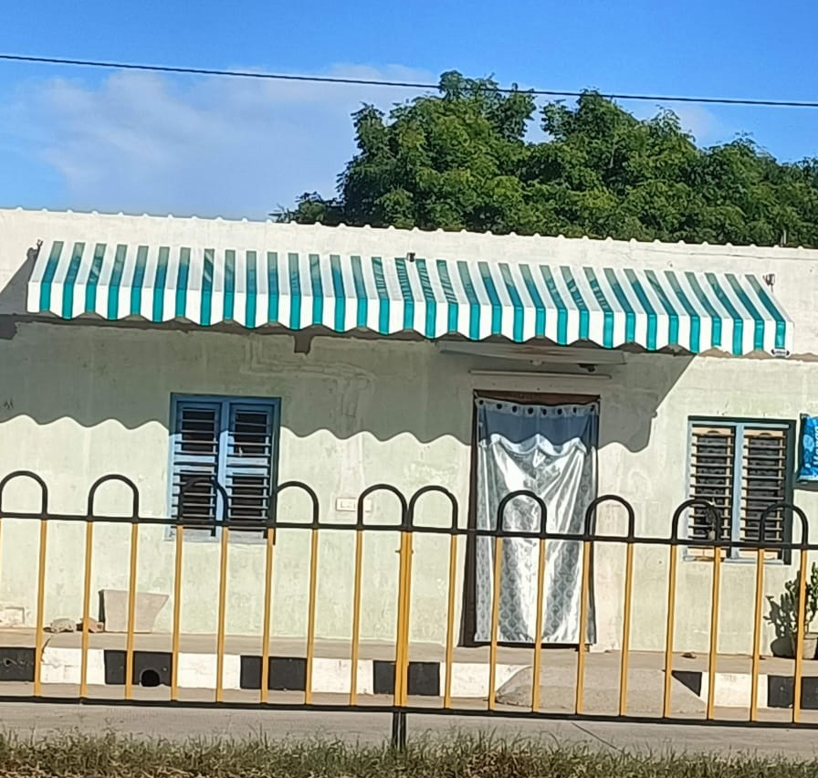 Retractable Window Awning