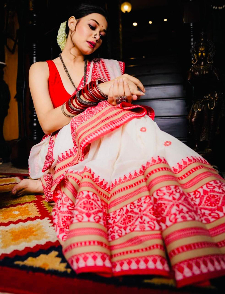 Begumpuri Handloom Saree - Color: Different Available