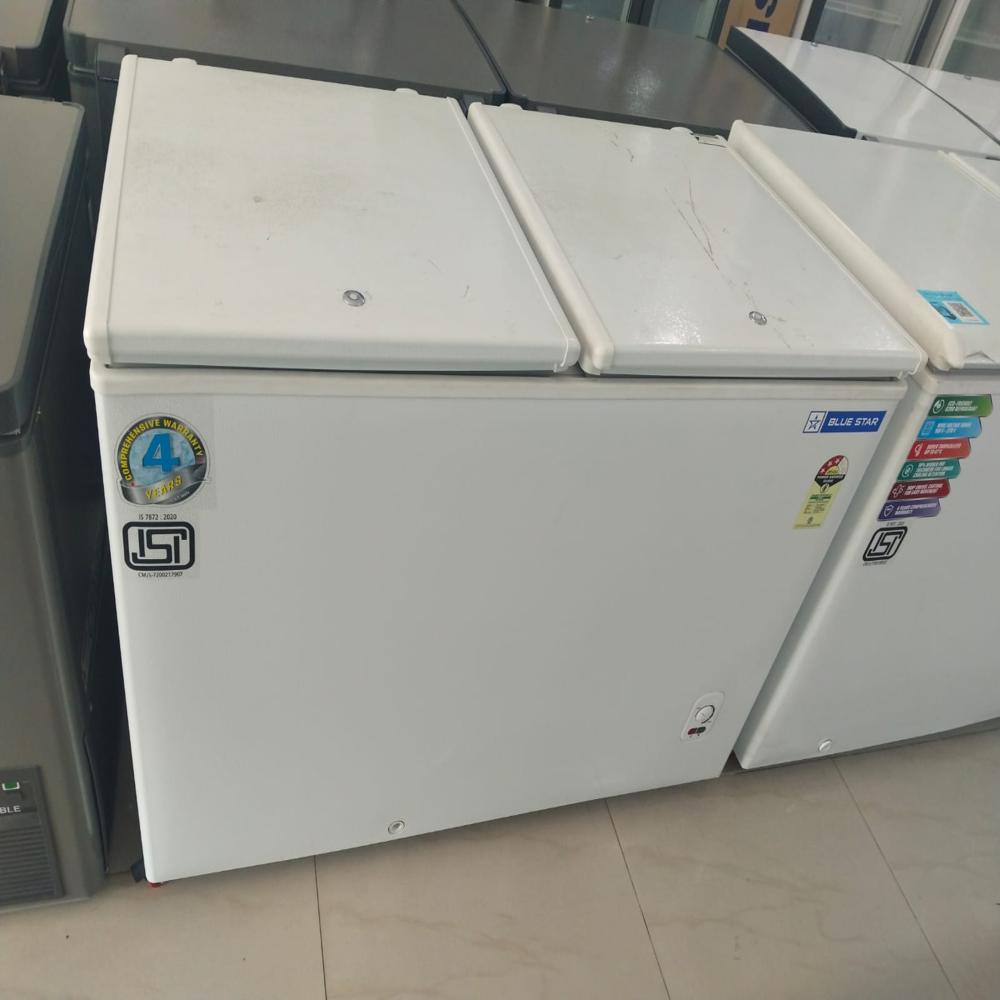 Blue Star Deep Freezer Cf5-330neyw - Capacity: 300 Ltr