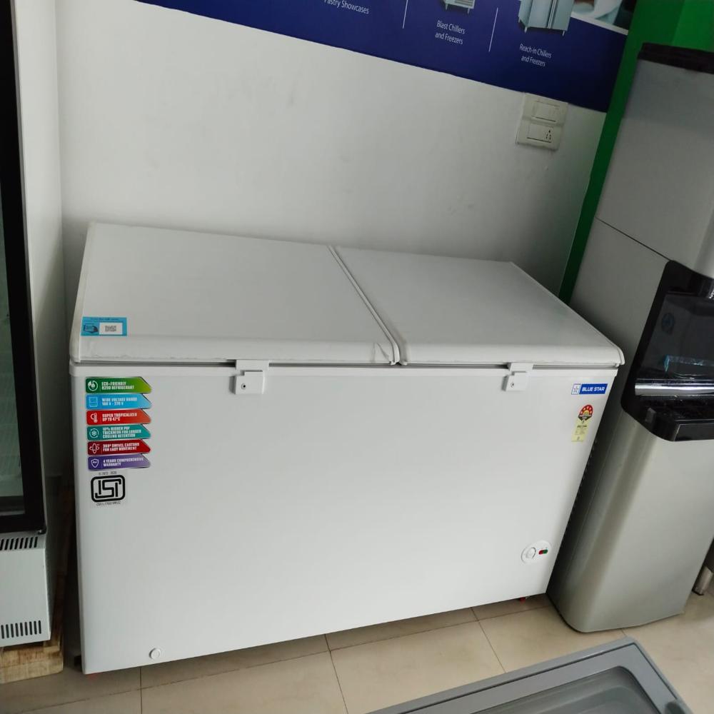 Blue Star Deep Freezer Cf5-330neyw - Capacity: 300 Ltr